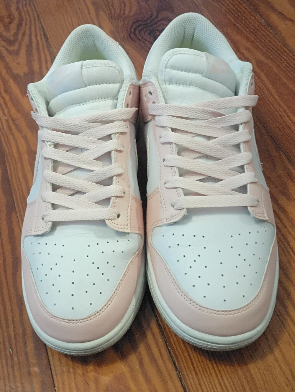 Women’s Low-Top Sneakers in Soft Pink and White